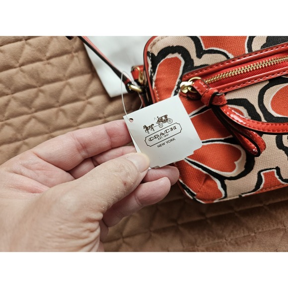 NWT Coach 25121 Poppy Floral Flower Print Scarf Crossbody w/Dust Bag, Red/Blk - Picture 4 of 13